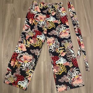 Women’s New York & Company Floral Flare Pants w/belt - Size XL